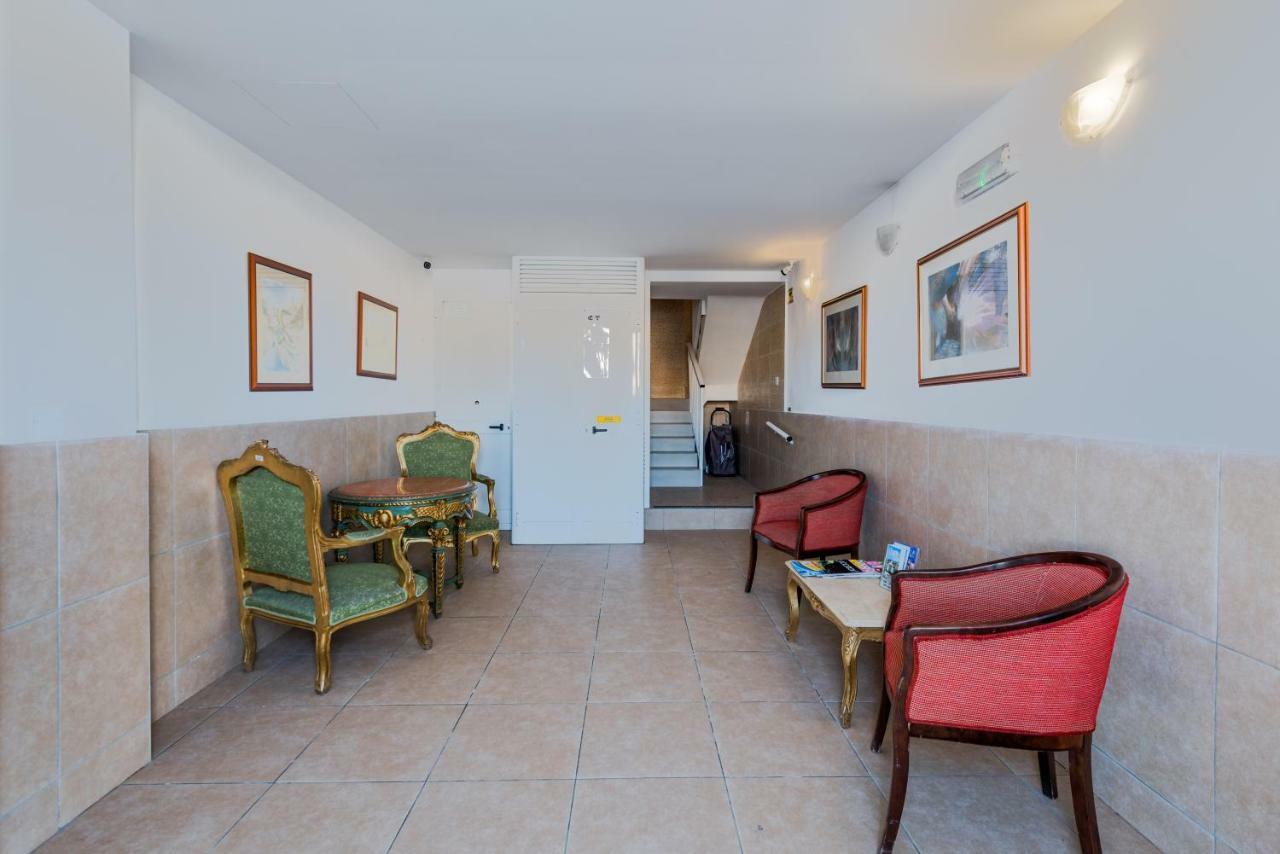 Apartment Blue Harbour: Seafront With Terrace Views St. Paul's Bay